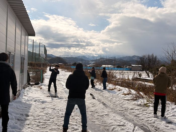 雪合戦をする部員